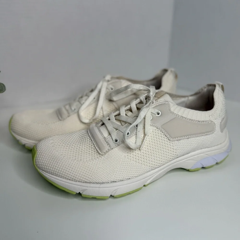 Vionic Endure Women's Lace Up Arch Supportive Sneaker Size 10 Active/Streetwear